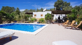Charming little Ibiza style country house for sale between Es Cubells and Cala Jondal