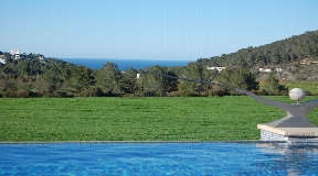 Spectacular villa with 800m2 and 60000m2 land with amazing views