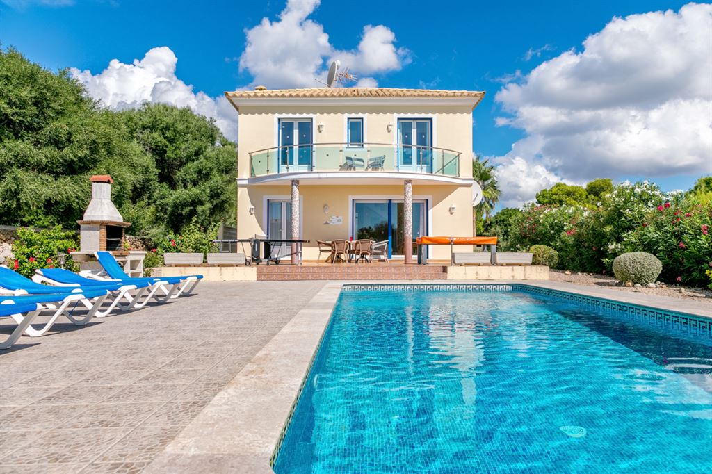 Beautiful villa for sale in the urbanization Son Bou in Menorca with the best views over the sea