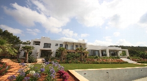 Luxury villa with 360 degree countryside and partial sea view in San Carlos