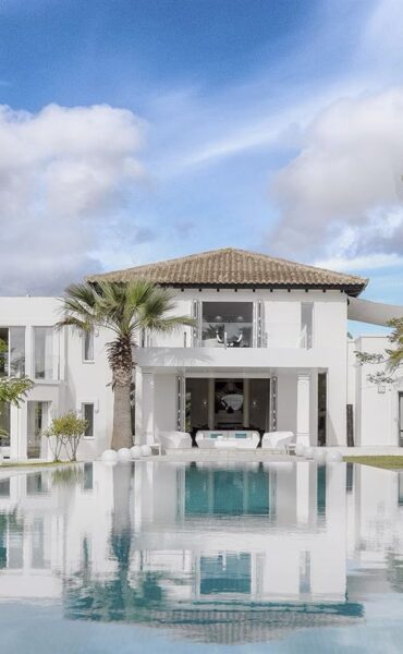 Une villa de luxe à Cala Jondal – L’incarnation même d’un séjour VIP à Ibiza
