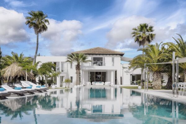 Eine Luxusvilla in Cala Jondal – Ihr Inbegriff für VIP-Leben auf Ibiz