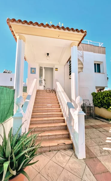 Casa situata in posizione centrale nel tranquillo Village Jesus -Ibiza