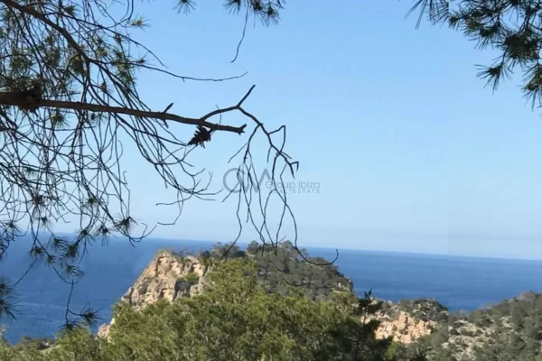 Luxuriöse moderne Villa in Cala Salada mit Panoramablick auf das Meer