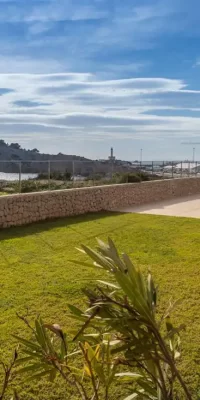 Sorgfältig gepflegtes Stadthaus zum Verkauf in Illa Plana – Ibiza