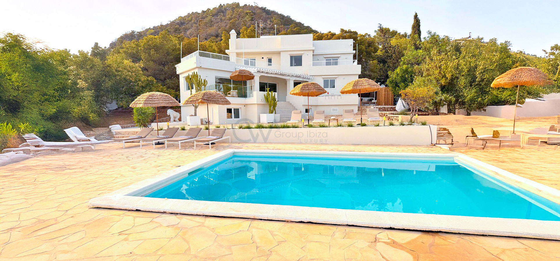 Villa with sea views and rental license in Sa Carroca