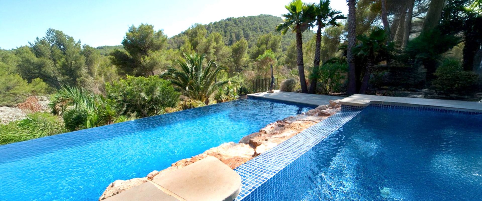 Beautiful villa with natural garden and fabulous privacy