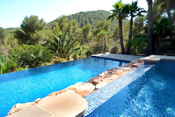 Beautiful villa with natural garden and fabulous privacy