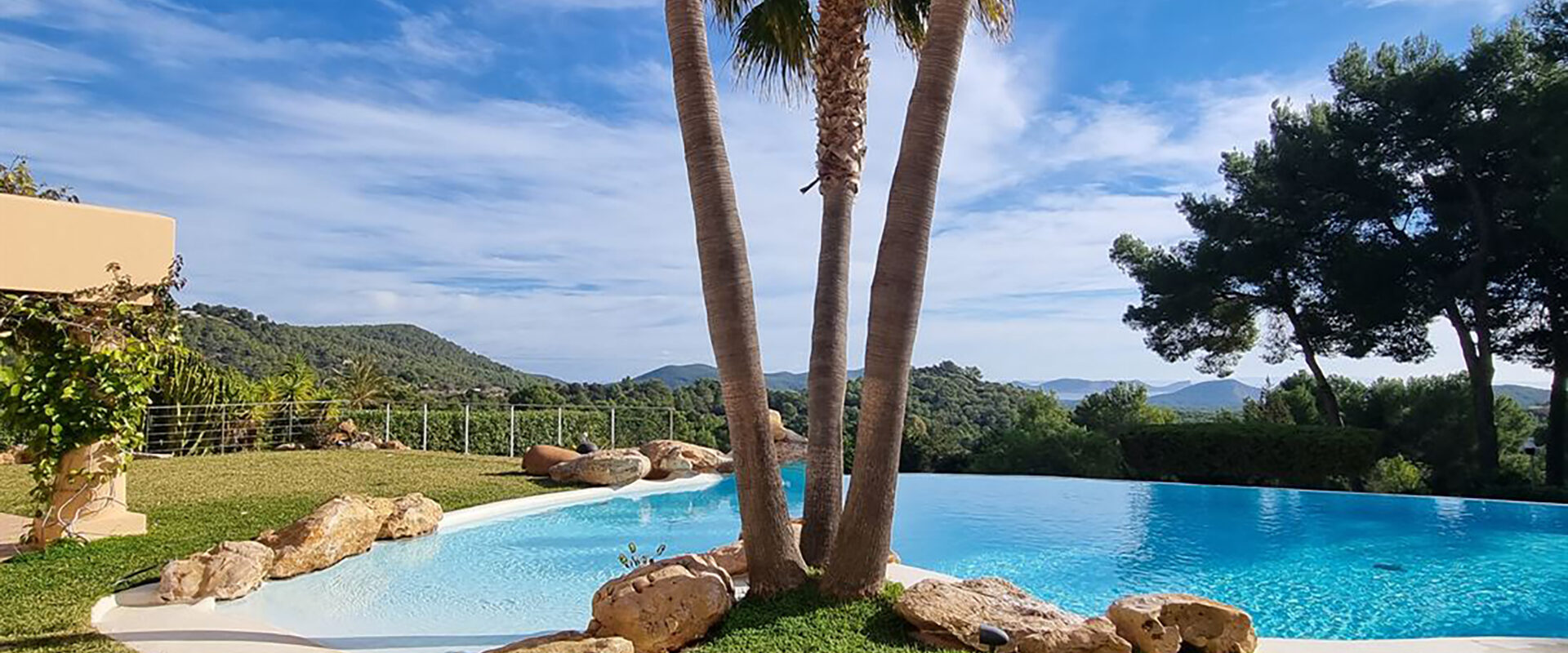 Luxurious villa with breathtaking views in Es Cubells