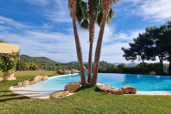 Luxurious villa with breathtaking views in Es Cubells
