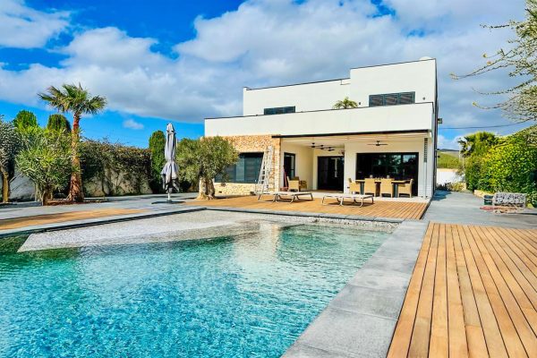 A modern luxury villa redefined in Sant Jordi