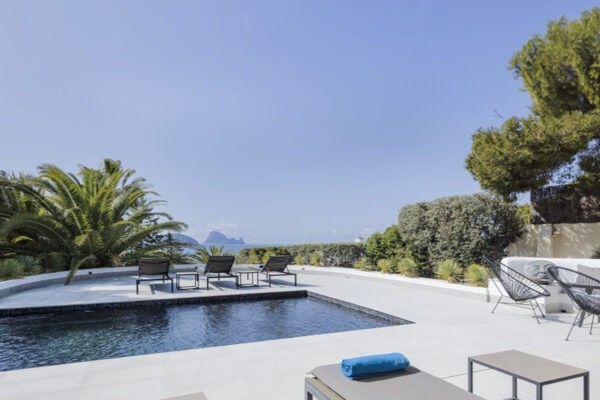 Luxury Villa with Breathtaking Sea Views and tourist license