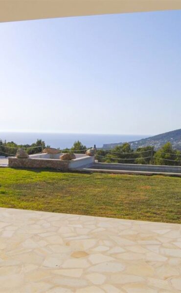 Stunning 10-Bedroom Villa with Annex and Service House in Es Cubells