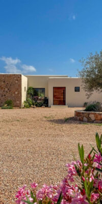 Exquisite New-Build Villa with Guest House