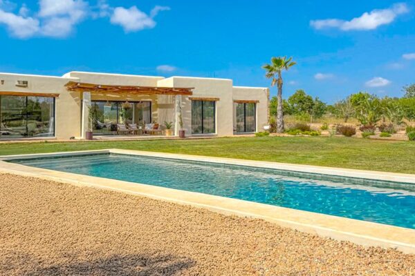 Exquisite New-Build Villa with Guest House