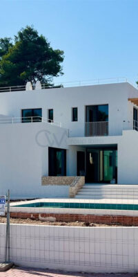 New Luxury semi-detached residence 500 meters from the sea