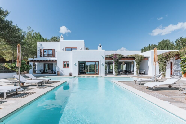 Exceptional Ibizan-Style Villa with Complete Privacy