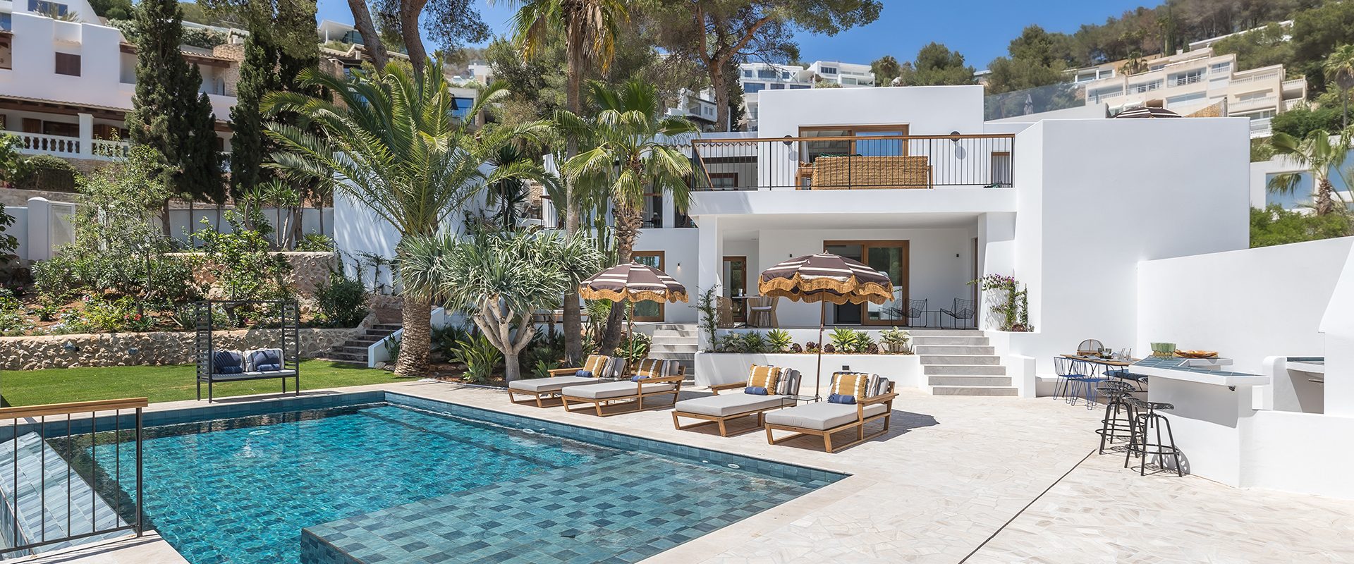 Exquisite Mediterranean Villa with Infinity Pool in Can Furnet