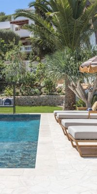 Exquisite Mediterranean Villa with Infinity Pool in Can Furnet