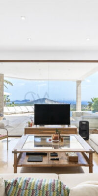 Luxury 5-Bedroom Villa with Sea Views and touristic license in Vista Alegre
