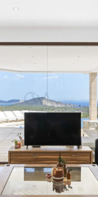 Luxury 5-Bedroom Villa with Sea Views and touristic license in Vista Alegre