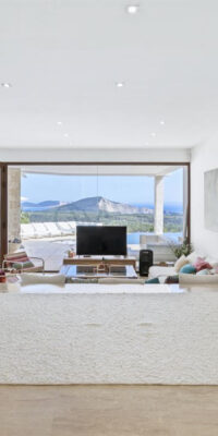 Luxury 5-Bedroom Villa with Sea Views and touristic license in Vista Alegre