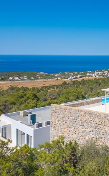 Townhouse in Cala Carbo with Infinity Pool and Es Vedrà Views
