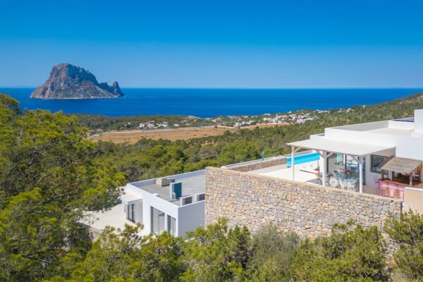 Townhouse in Cala Carbo with Infinity Pool and Es Vedrà Views