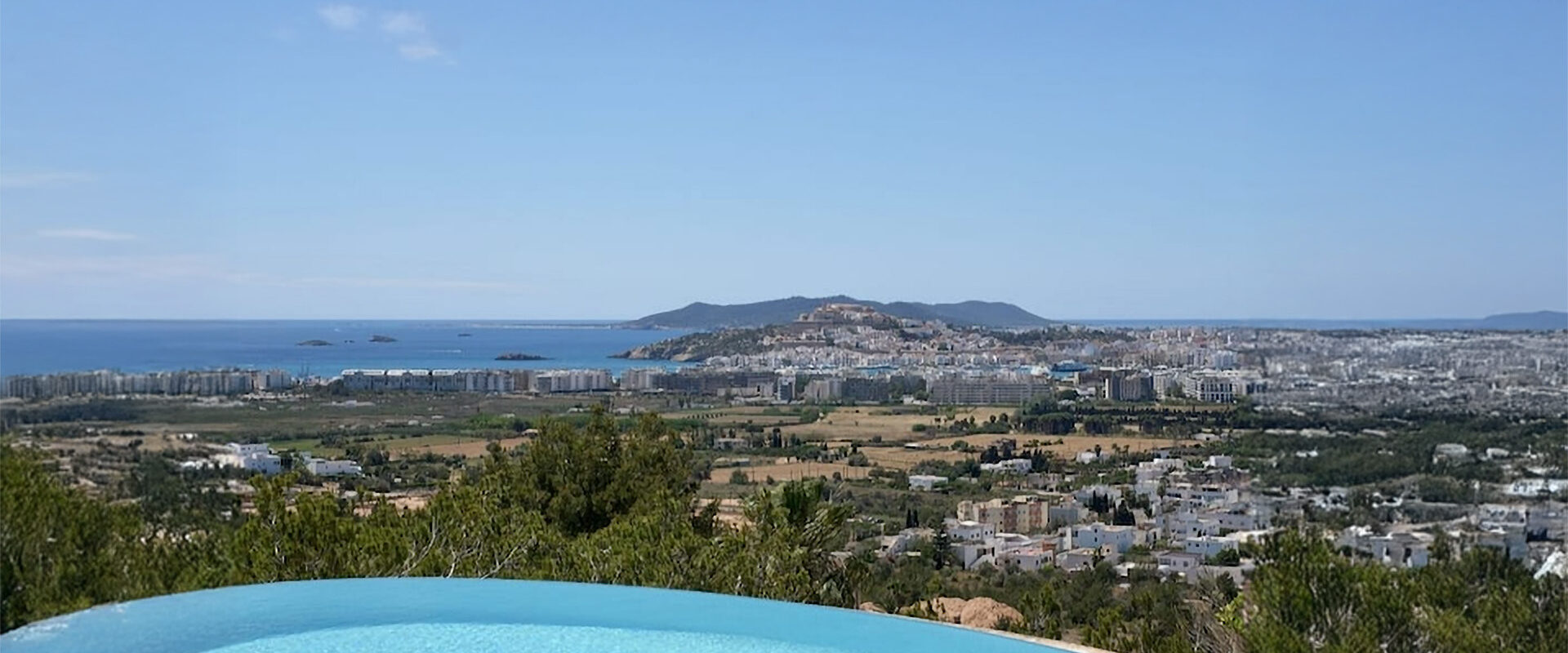 Villa with panoramic sea views in exclusive gated community