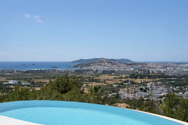 Villa with panoramic sea views in exclusive gated community