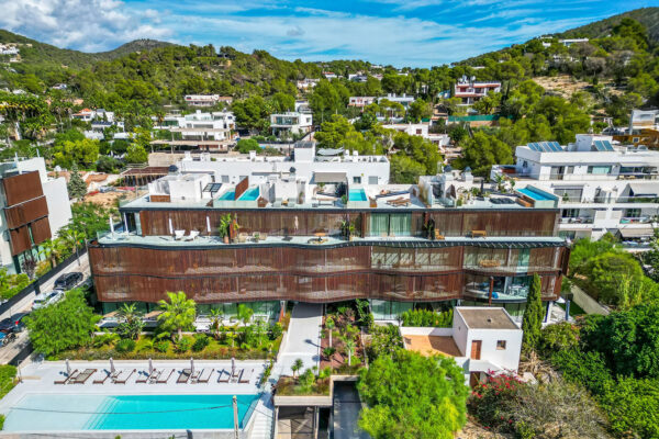 Contemporary Ground Floor Apartment with Garden in Talamanca