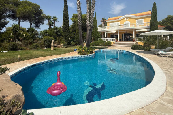 Beautiful villa with sea views near San Carlos