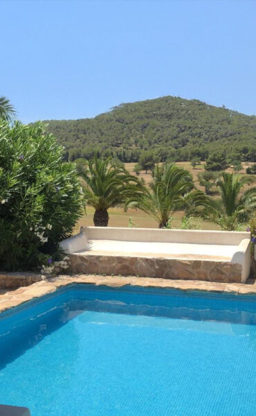 Elegant townhouse with private pool in Roca Llisa