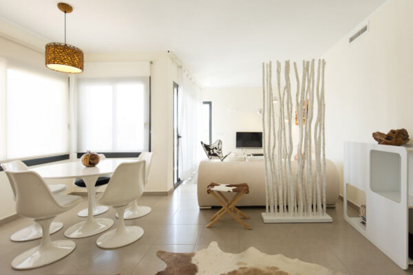 Schöne moderne Wohnung in Talamanca zu verkaufen