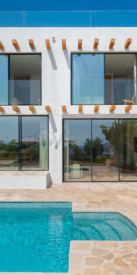 Blakstad Design Villa met panoramisch uitzicht op zee