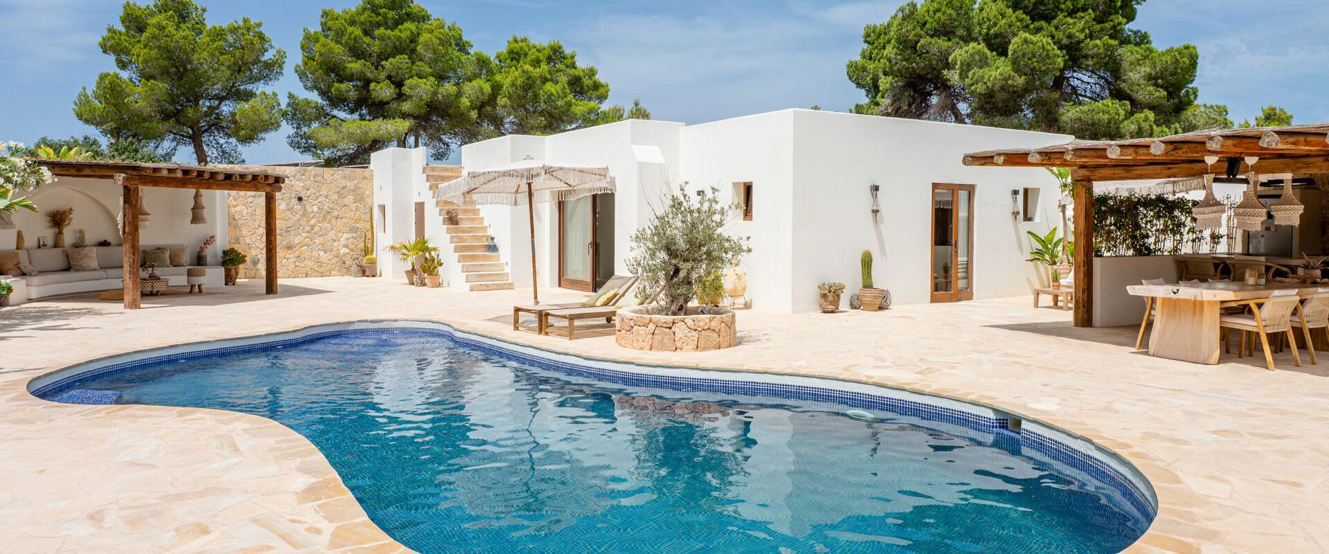 Bohemian sunset villa with guest apartment