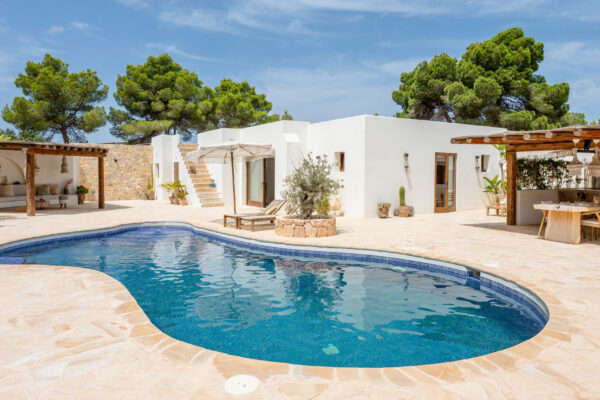 Bohemian sunset villa with guest apartment