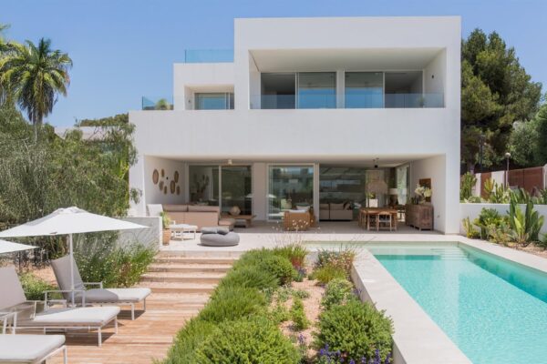Contemporary villa in Talamanca within walking distance of the beach