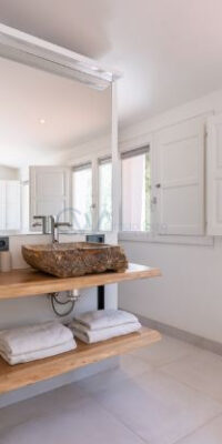Elegante villa entre Cala Jondal y Porroig Elegante villa entre Cala Jondal y Porroig