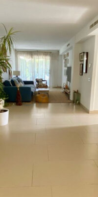 Apartamento en planta baja con oasis de jardín privado Apartamento en planta baja con oasis de jardín privado