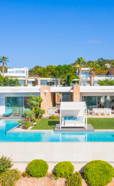 Stunning 7-Bedroom Villa with sea views in Cala Comte