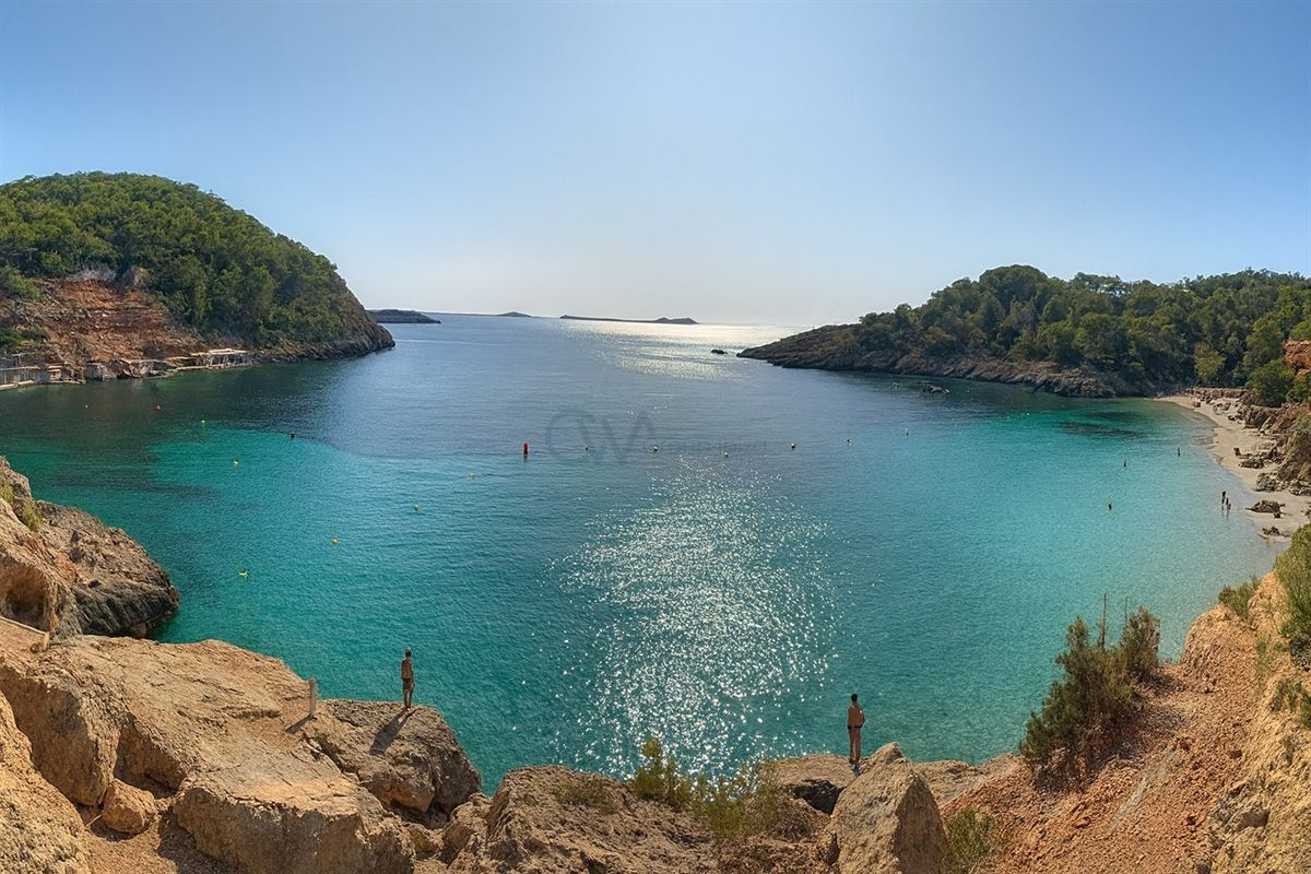Ven a Ibiza y vive en San Antonio