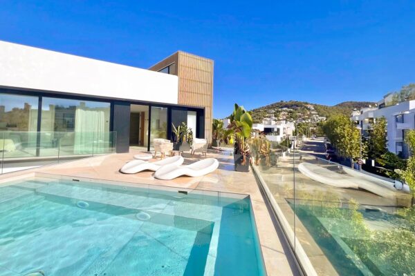 Elegant newly built villa with two pools in Talamanca