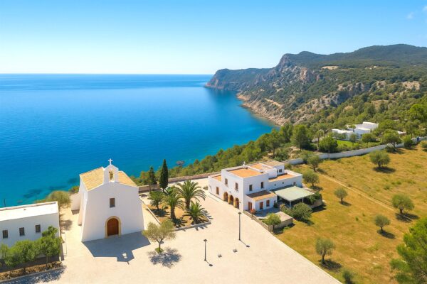 Come to Ibiza and live in Es Cubells