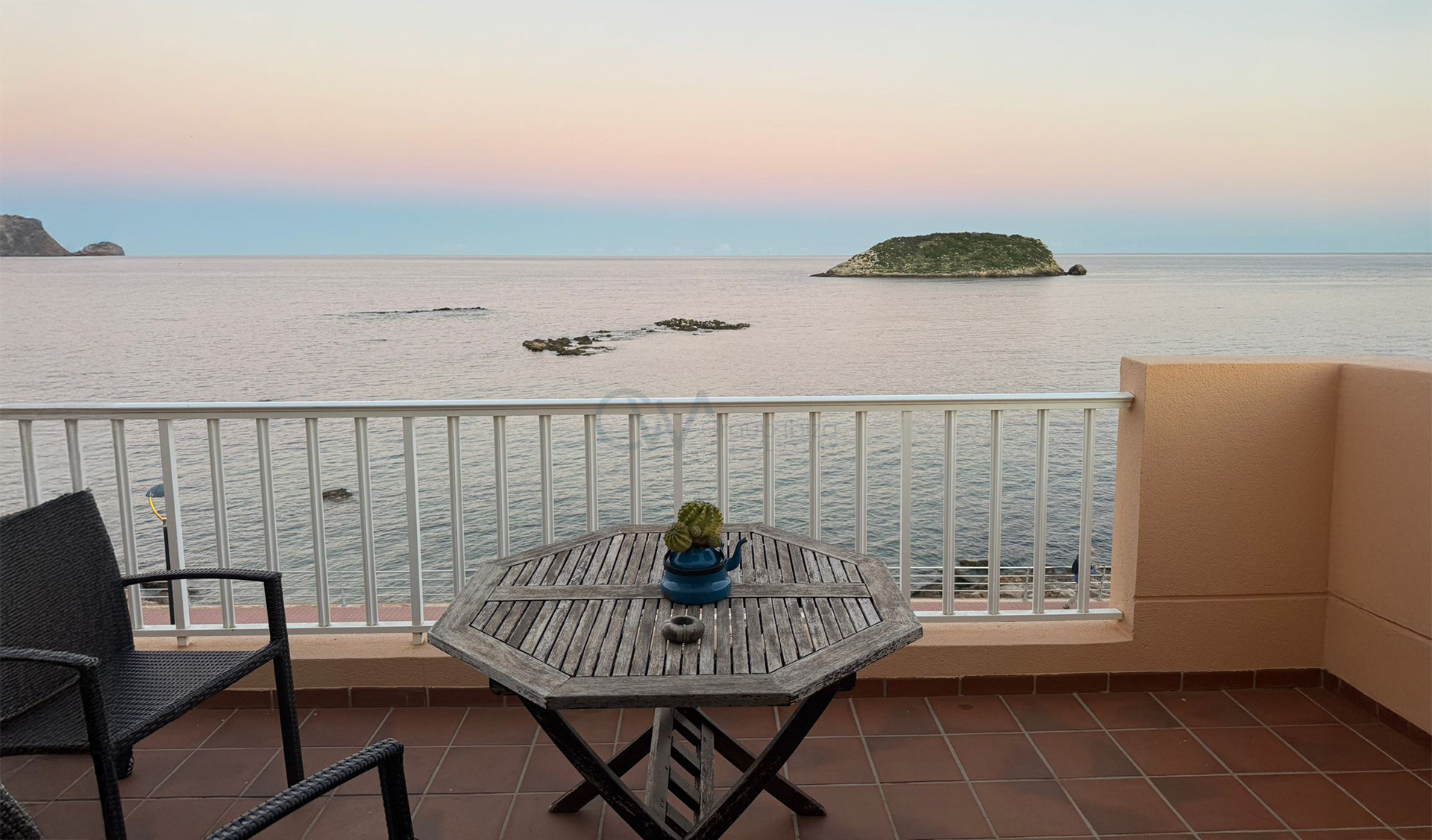 Charming apartment with stunning sea views in Es Canar