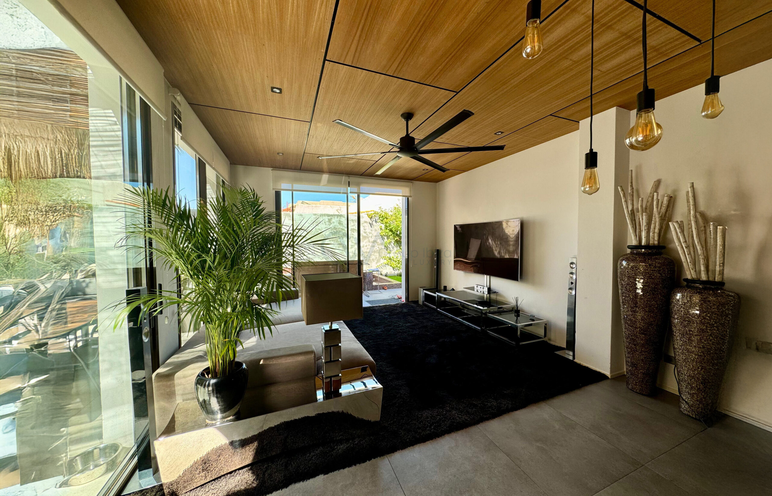 Exclusive apartment with contemporary design in San Josep