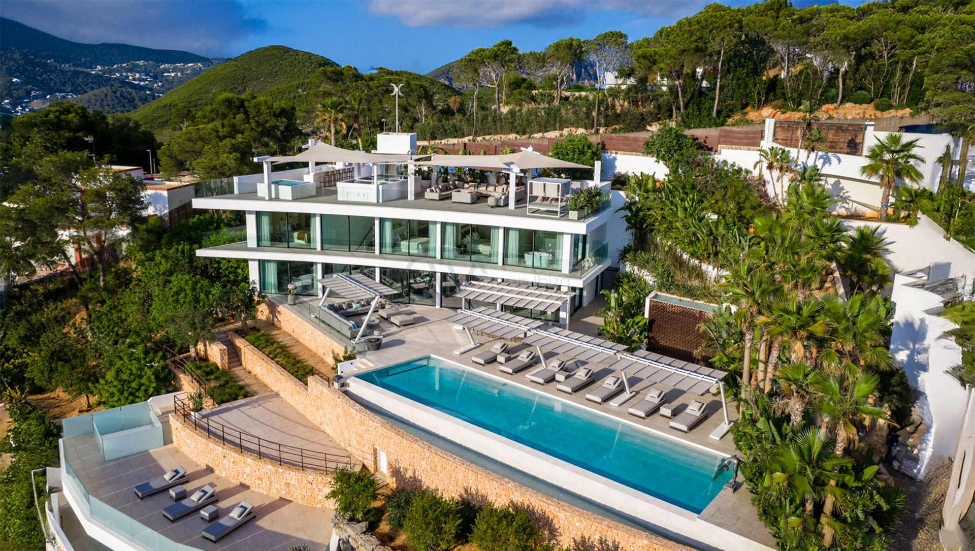 Spectacular luxury villa in Roca Llisa with sea views