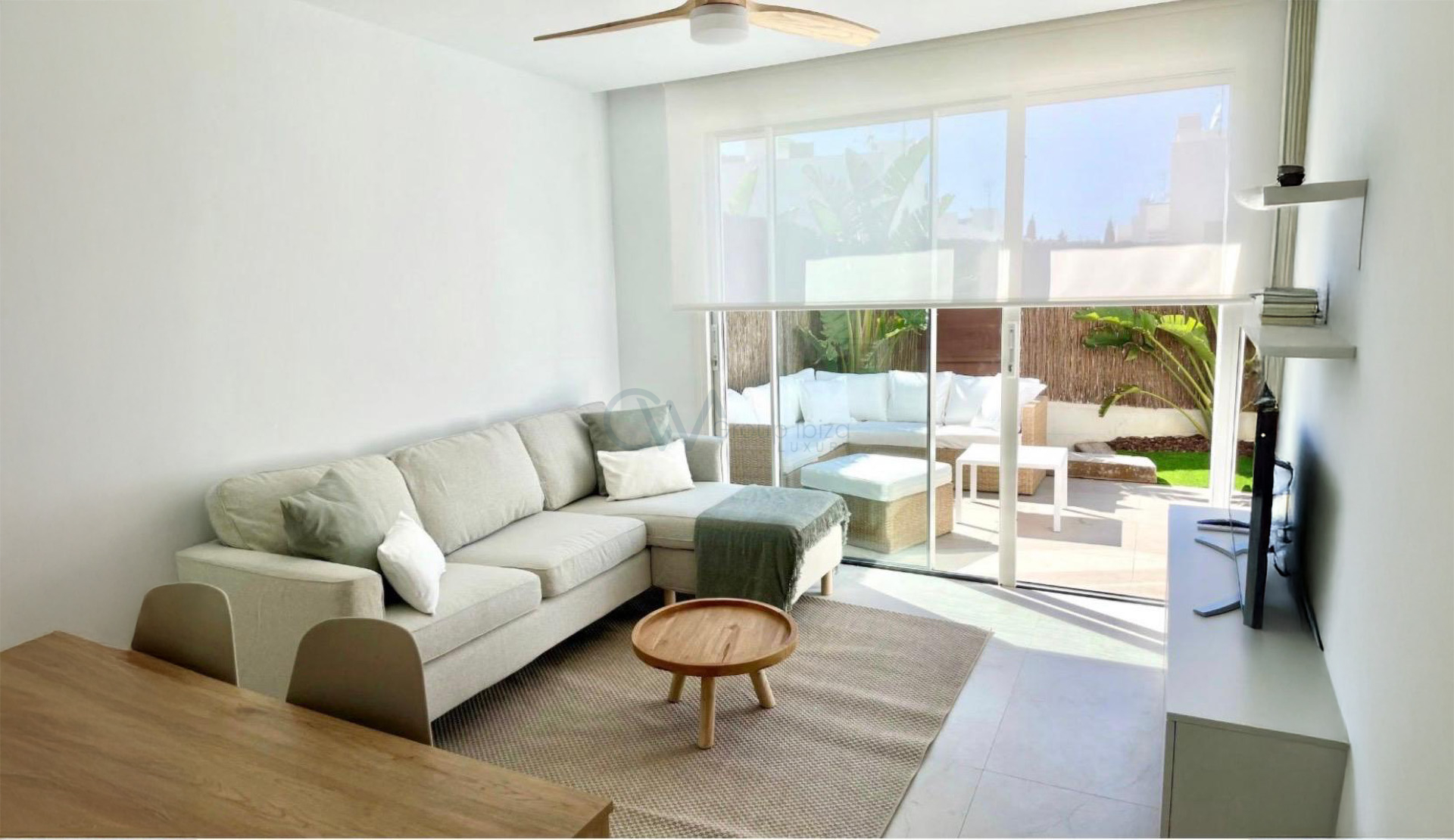 Stylish Apartment with Terrace Garage and Pool in Sant Antonio