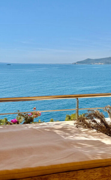 Exclusive Seafront Apartment With Direct Sea Access