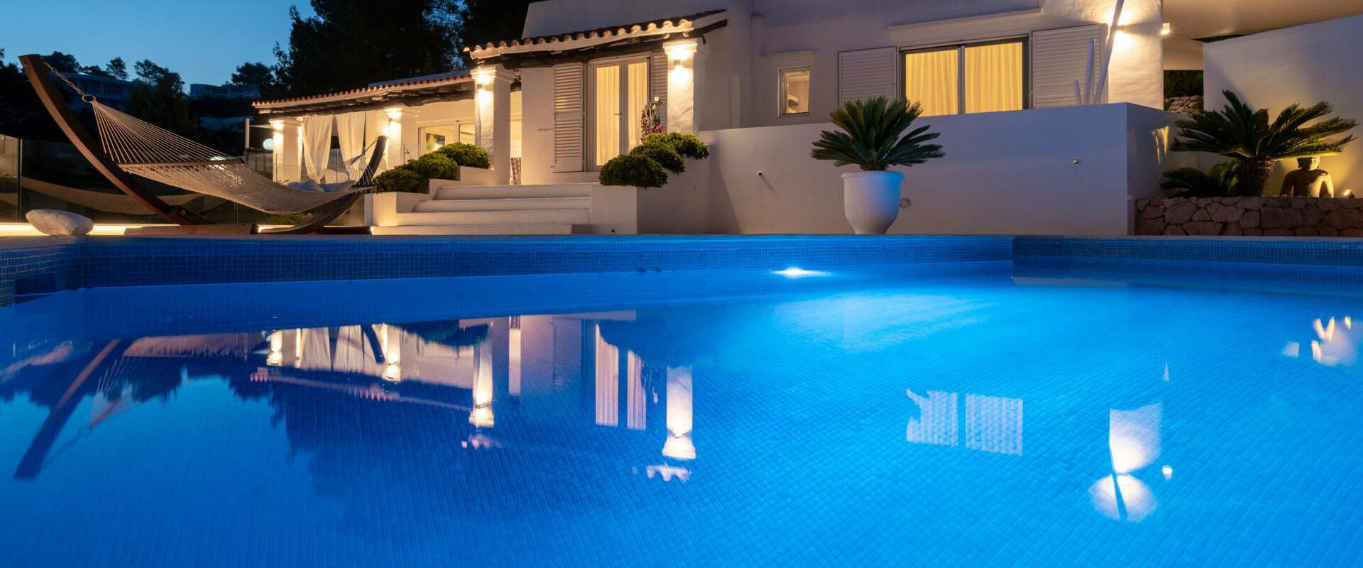 Charming villa with sea views and rental licence in Can Furnet